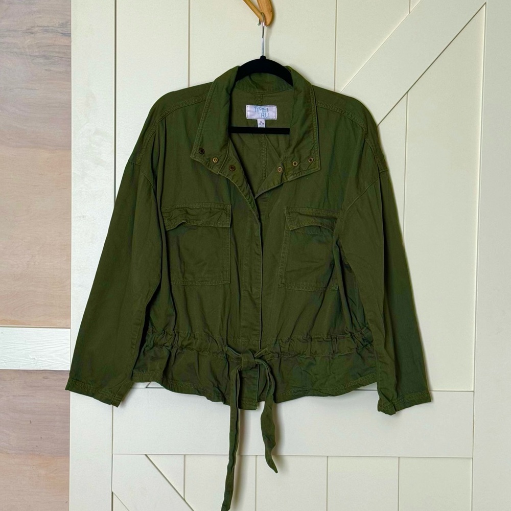 Cropped tie front snap up jacket